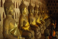 Buddhastatuen in einem Tempel in Vientiane. Buddhastatuen in einem Tempel in Vientiane.