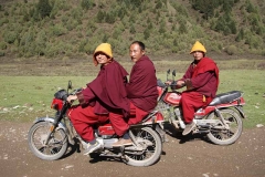 Motorisierte Mönche