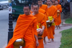 Almosensammlung der Mönche in Luang Prabang