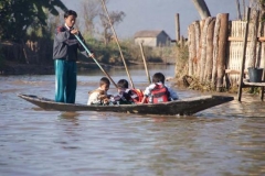Bootsfahrt zur Schule